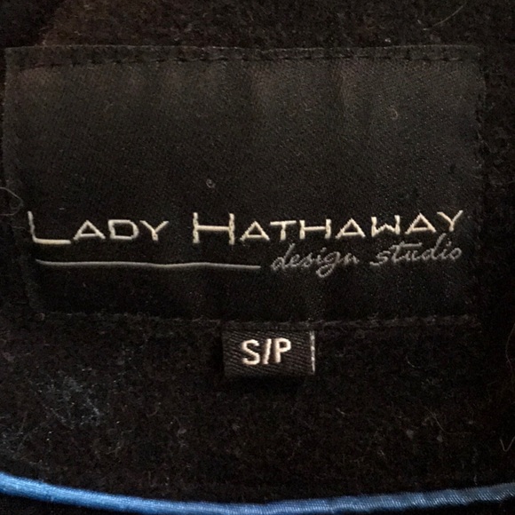 Ladies coat - Picture 3 of 3